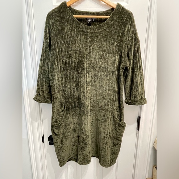 Papillio Dresses & Skirts - 26-Papillon Sweater Dress Midi Velvet Like Material Pockets 3/4 Sleeve Green Lg